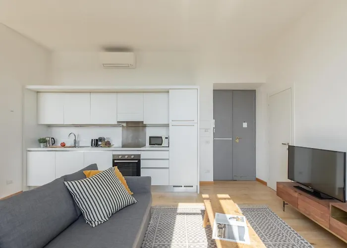 Iflat Bright & Modern Living With Panoramic View *